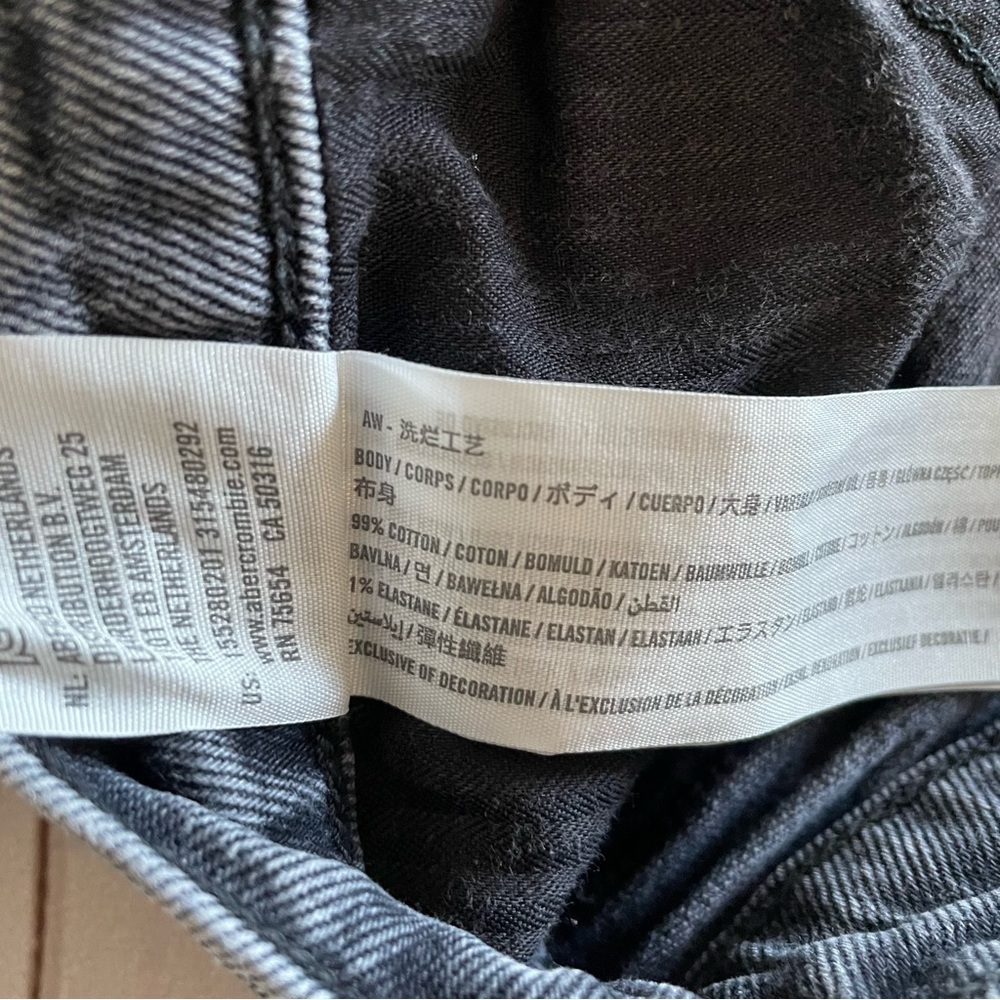 Abercrombie & Fitch The Mom High Rise Jeans Women’s 25 Vintage Black Trendy EUC - Picture 11 of 12